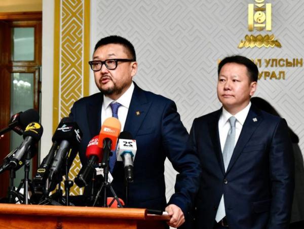Гадаад зээлийн ашиглалт, үр ашгийг нэмэгдүүлэх тухай анхдагч хуулийн төслийг баталсантай холбогдуулан гишүүд мэдээлэл хийлээ