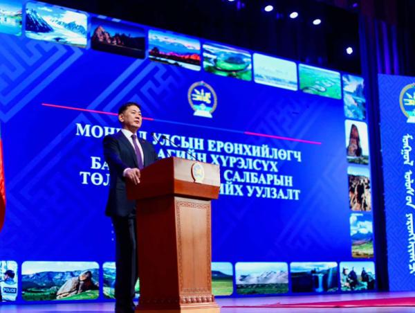 Ерөнхийлөгч У.Хүрэлсүх байгаль орчны салбарын ажилтан, байгаль хамгаалагчидтай уулзлаа