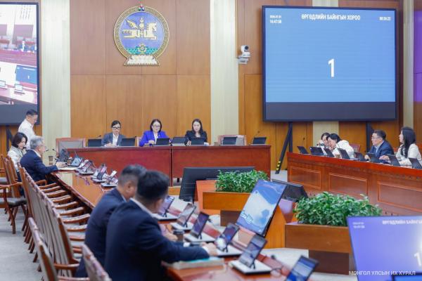 ӨБХ: Орон сууцны захиалгын гэрээгээр хохирсон иргэдийн асуудлаарх Ажлын хэсгийн санал дүгнэлтийг хэлэлцэж, Улсын Их Хурлын тогтоолын төслийг дэмжив