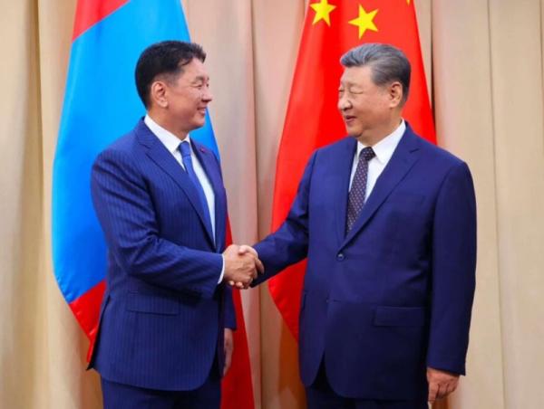Ерөнхийлөгч У.Хүрэлсүх БНХАУ-ын дарга Ши Жиньпинтэй уулзлаа