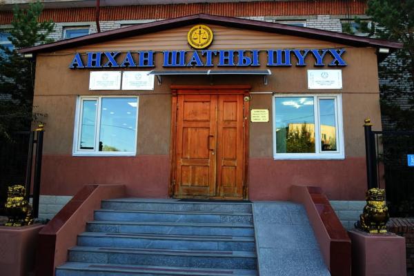 Дарханы шүүхийн шүүгч Т.Жавхлантөгсийн бүрэн эрхийг түдгэлзүүлэлгүй шүүгдэгчийн ширээнд суулгасан нь хууль зөрчив үү